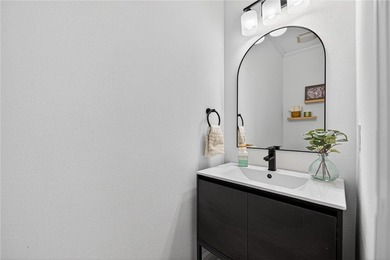 Fully renovated lake-area home just 1 mile from Granton Park - photo 22