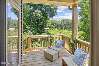 A pristine three-bedroom townhouse in the Cypress Creek - photo 2