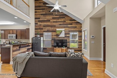 A pristine three-bedroom townhouse in the Cypress Creek - photo 4