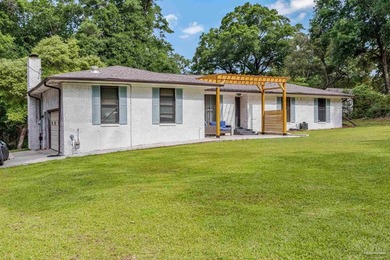Welcome to your own private retreat just outside Pensacola - photo 3