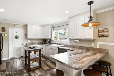 Welcome to 176 Zonnie Lane in Hampstead! Situated on a spacious - photo 8