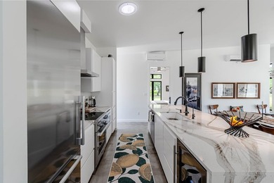 Coastal Retreat in Lamar - Mid-Century Modern Escape for - photo 11