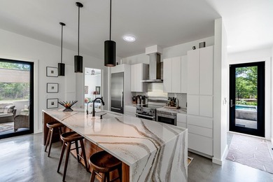 Coastal Retreat in Lamar - Mid-Century Modern Escape for - photo 15