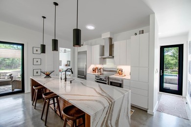 Coastal Retreat in Lamar - Mid-Century Modern Escape for - photo 16