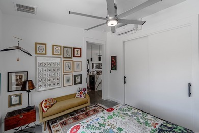 Coastal Retreat in Lamar - Mid-Century Modern Escape for - photo 19