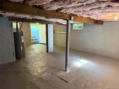 Fully remodeled 2 bed 2 bath home on large lot with full - photo 21