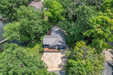 Beautifully updated lakefront home with a private dock, workshop - photo 23