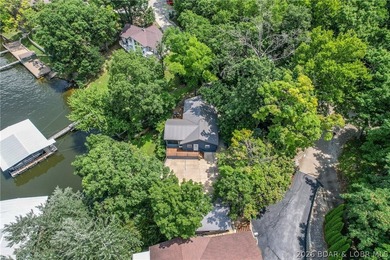 Beautifully updated lakefront home with a private dock, workshop - photo 27