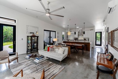 Coastal Retreat in Lamar - Mid-Century Modern Escape for - photo 27
