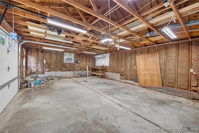 Beautifully updated lakefront home with a private dock, workshop - photo 32