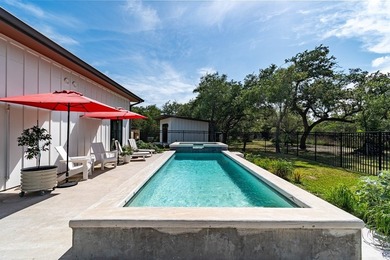 Coastal Retreat in Lamar - Mid-Century Modern Escape for - photo 34