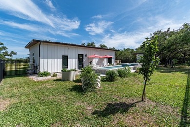 Coastal Retreat in Lamar - Mid-Century Modern Escape for - photo 35