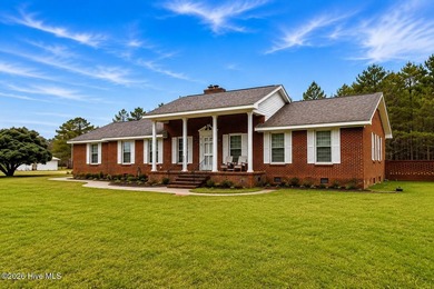 Looking for privacy and quiet living? This one owner family home - photo 2