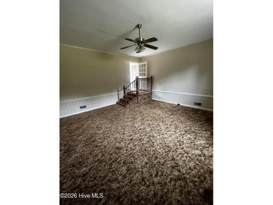 Looking for privacy and quiet living? This one owner family home - photo 3