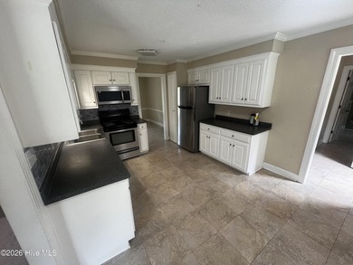 Looking for privacy and quiet living? This one owner family home - photo 5