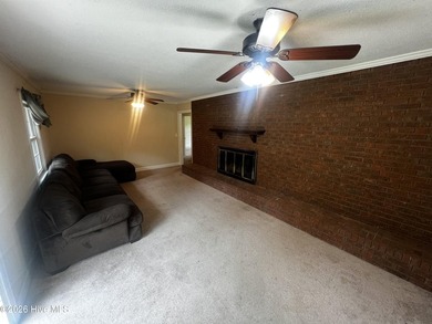 Looking for privacy and quiet living? This one owner family home - photo 6