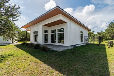 Coastal Retreat in Lamar - Mid-Century Modern Escape for - photo 46