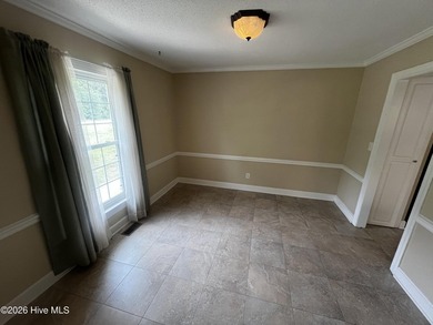 Looking for privacy and quiet living? This one owner family home - photo 9