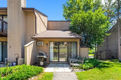 Turn-key studio condo in the gated Vacation Village community - photo 2