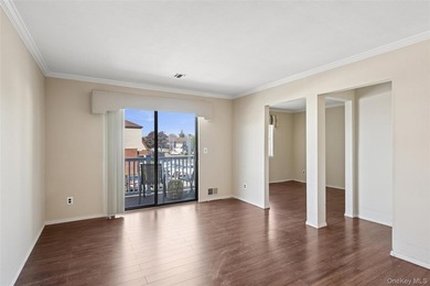 UPPER CHESHIRE UNIT. OPEN FLOOR PLAN. EAT-IN KITCHEN - photo 4
