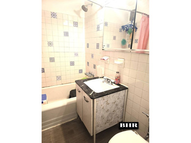 Large JR.4 corner unit on top floor. Entrance foyer with 2 - photo 7