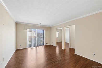 UPPER CHESHIRE UNIT. OPEN FLOOR PLAN. EAT-IN KITCHEN - photo 10