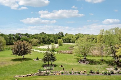 Escape to your own private sanctuary with this exceptional - photo 2