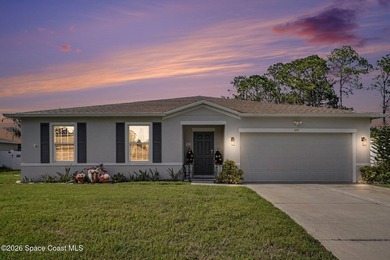 Beautifully maintained 2020-built home loaded with upgrades! - photo 2