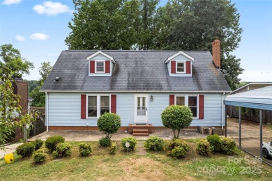 Lake Home ActiveUnderContr in Charlotte, North Carolina