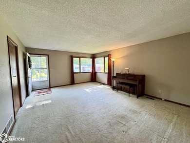 Well maintained ranch in a quiet neighborhood offers a - photo 16