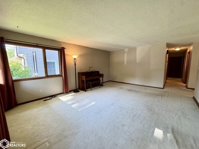 Well maintained ranch in a quiet neighborhood offers a - photo 17