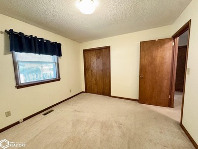 Well maintained ranch in a quiet neighborhood offers a - photo 20