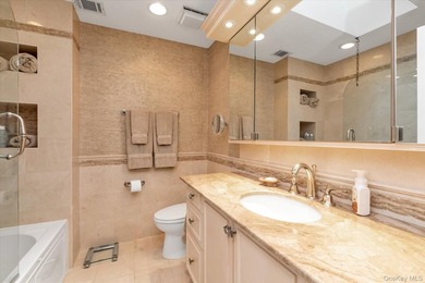 Welcome to this beautifully appointed 3-bedroom, 2.5-bath - photo 21