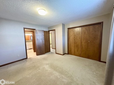 Well maintained ranch in a quiet neighborhood offers a - photo 24