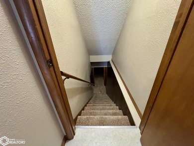 Well maintained ranch in a quiet neighborhood offers a - photo 29