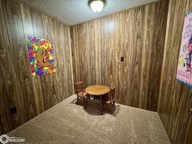Well maintained ranch in a quiet neighborhood offers a - photo 31