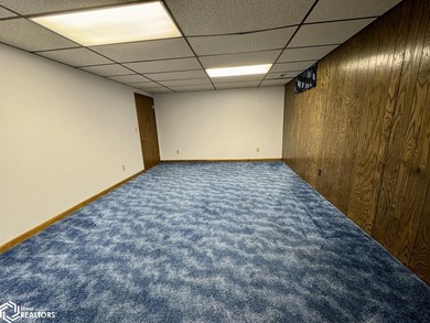 Well maintained ranch in a quiet neighborhood offers a - photo 35