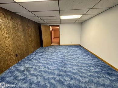 Well maintained ranch in a quiet neighborhood offers a - photo 36