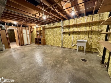 Well maintained ranch in a quiet neighborhood offers a - photo 37