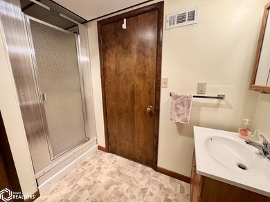Well maintained ranch in a quiet neighborhood offers a - photo 40