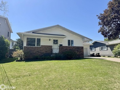 Well maintained ranch in a quiet neighborhood offers a - photo 41