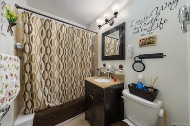 Welcome to this comfortable and conveniently located residence - photo 12