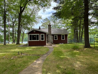 A true Northwoods gem, located on 90' of Beautiful, sandy - photo 17