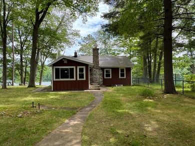 A true Northwoods gem, located on 90' of Beautiful, sandy - photo 19
