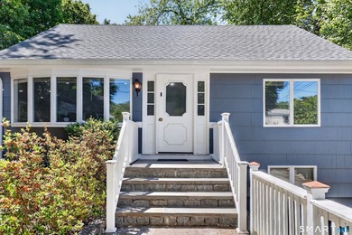 Charming and well-maintained 2-bedroom, 1-bath Cape situated on - photo 3