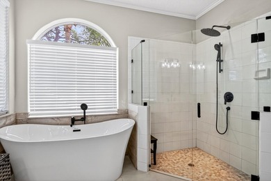Looking for space for everyone & every thing? This fully - photo 23
