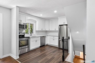 Charming and well-maintained 2-bedroom, 1-bath Cape situated on - photo 4