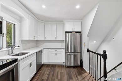 Charming and well-maintained 2-bedroom, 1-bath Cape situated on - photo 5