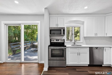 Charming and well-maintained 2-bedroom, 1-bath Cape situated on - photo 6