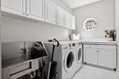 Looking for space for everyone & every thing? This fully - photo 37